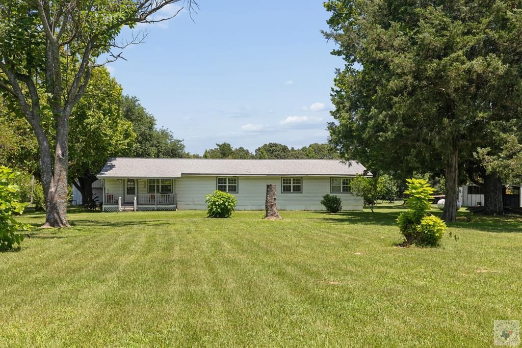 A ranch style home in Bowie County
